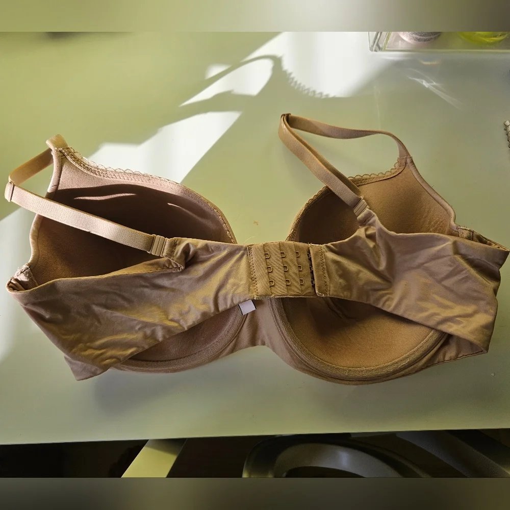 Victoria's Secret Body By Victoria Lined Demi Bra 38DD - Picture 3 of 5